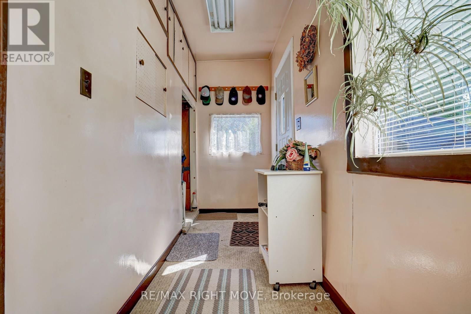 22 ALBANY AVENUE Image 13