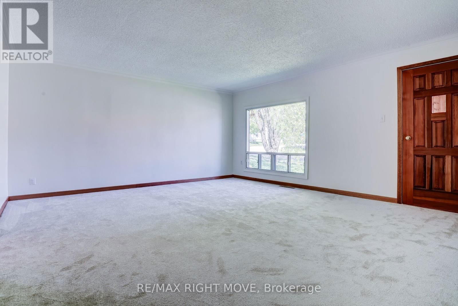 22 ALBANY AVENUE Image 3