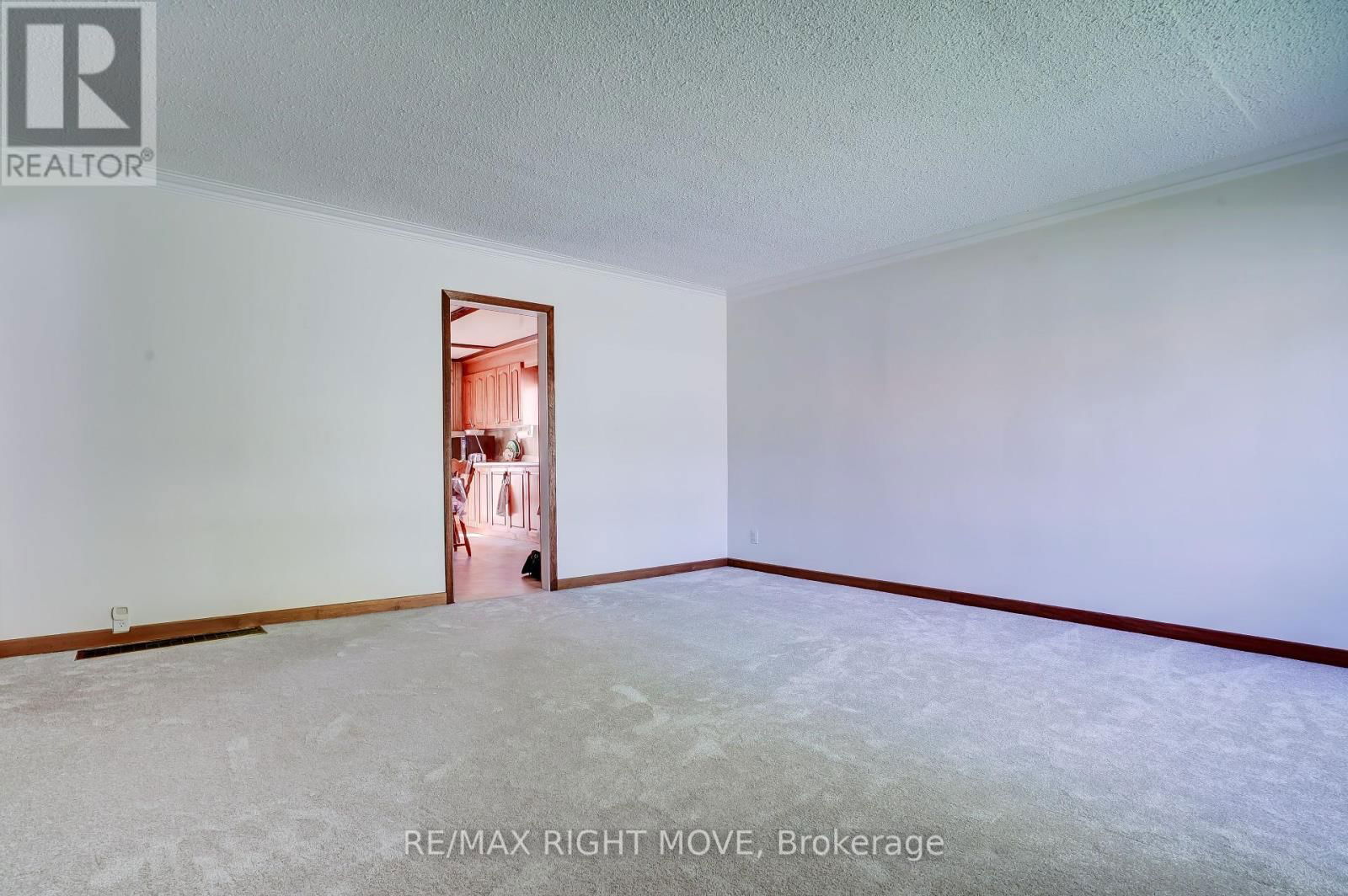 22 ALBANY AVENUE Image 5