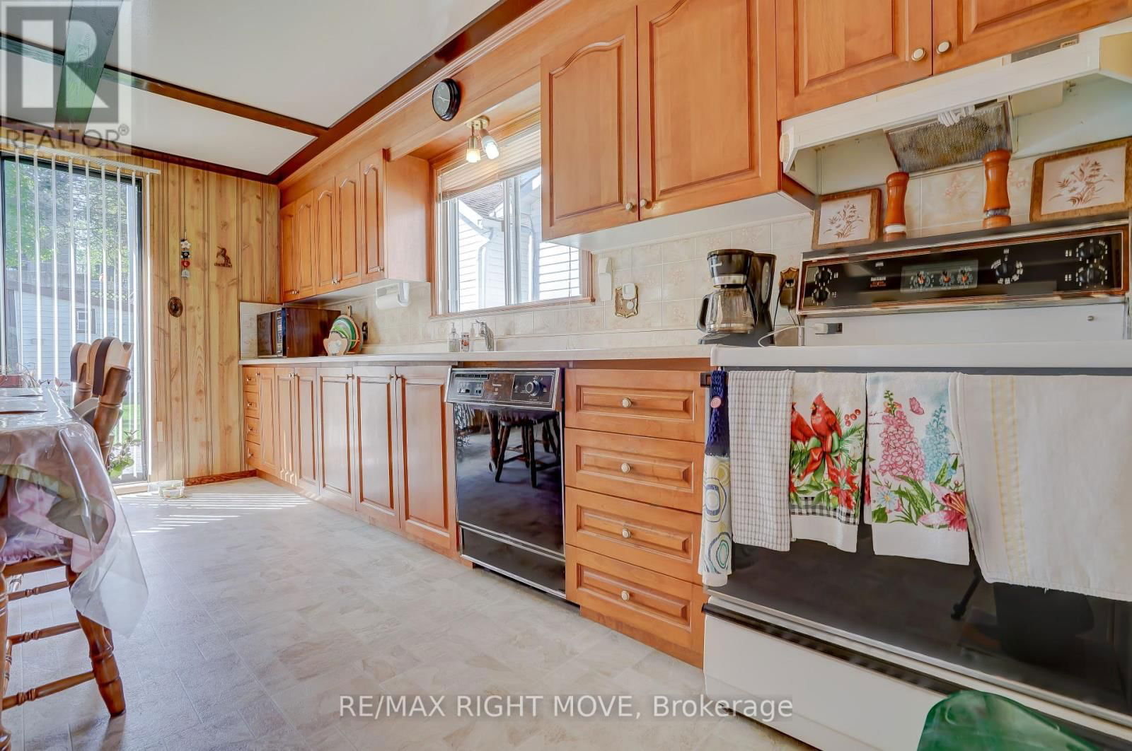 22 ALBANY AVENUE Image 7