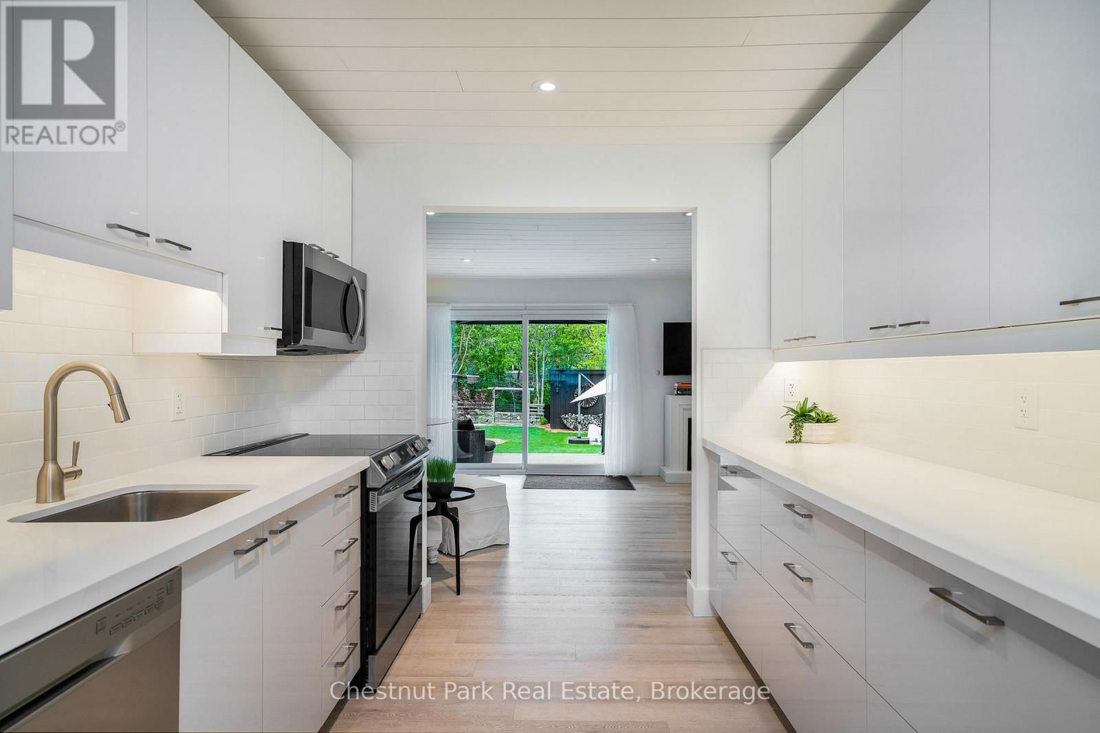 323 OAK STREET Image 14