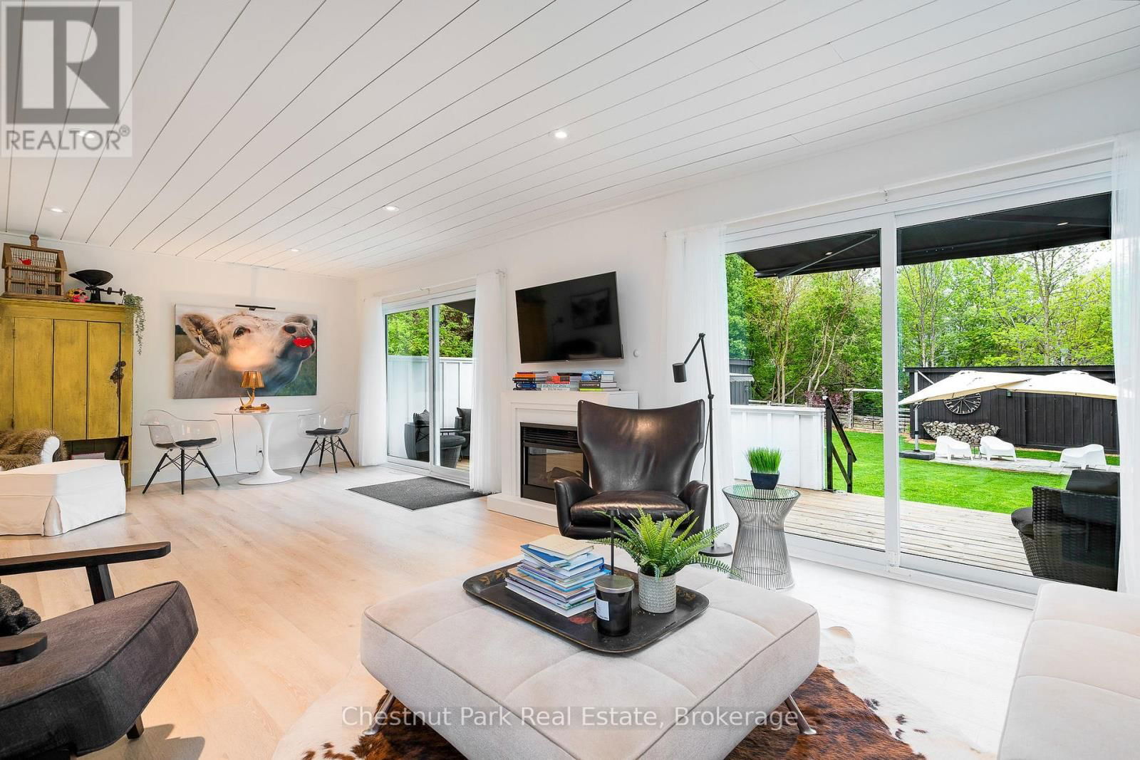 323 OAK STREET Image 16