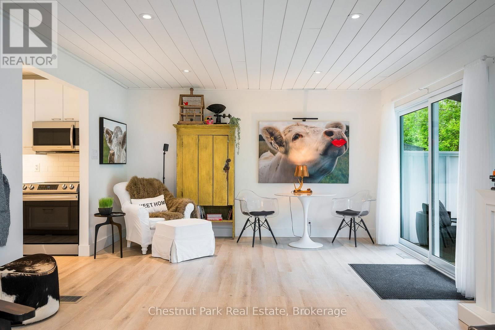 323 OAK STREET Image 18