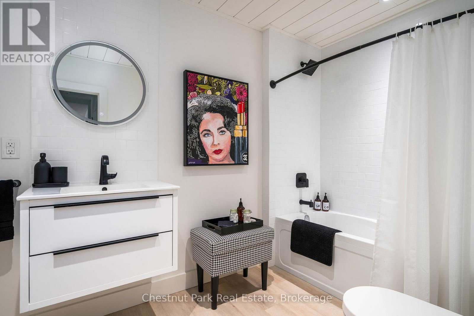 323 OAK STREET Image 20