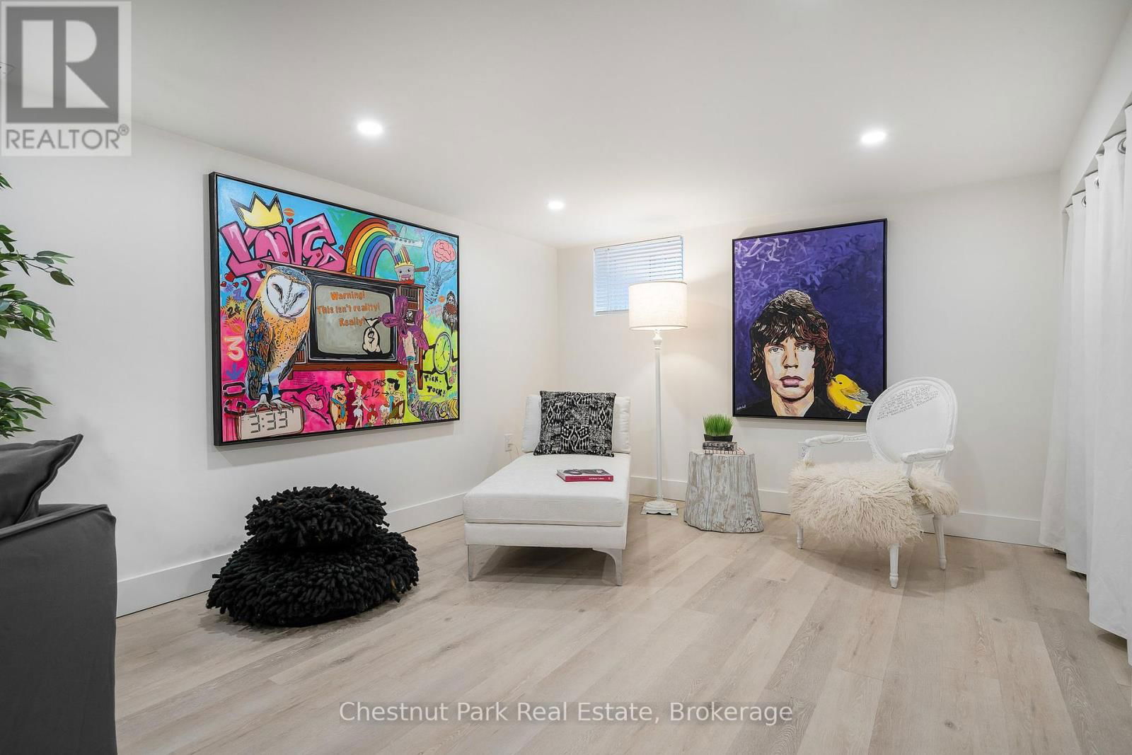 323 OAK STREET Image 32