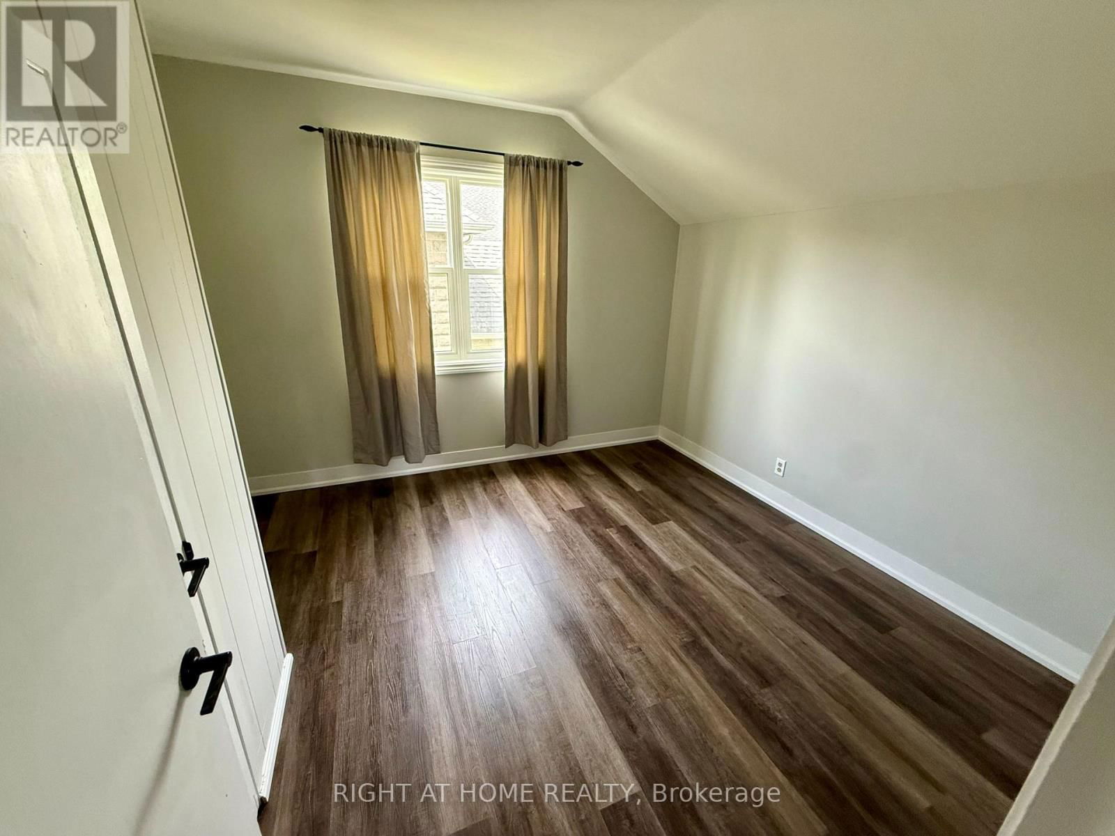 16 DUFFERIN STREET Image 10