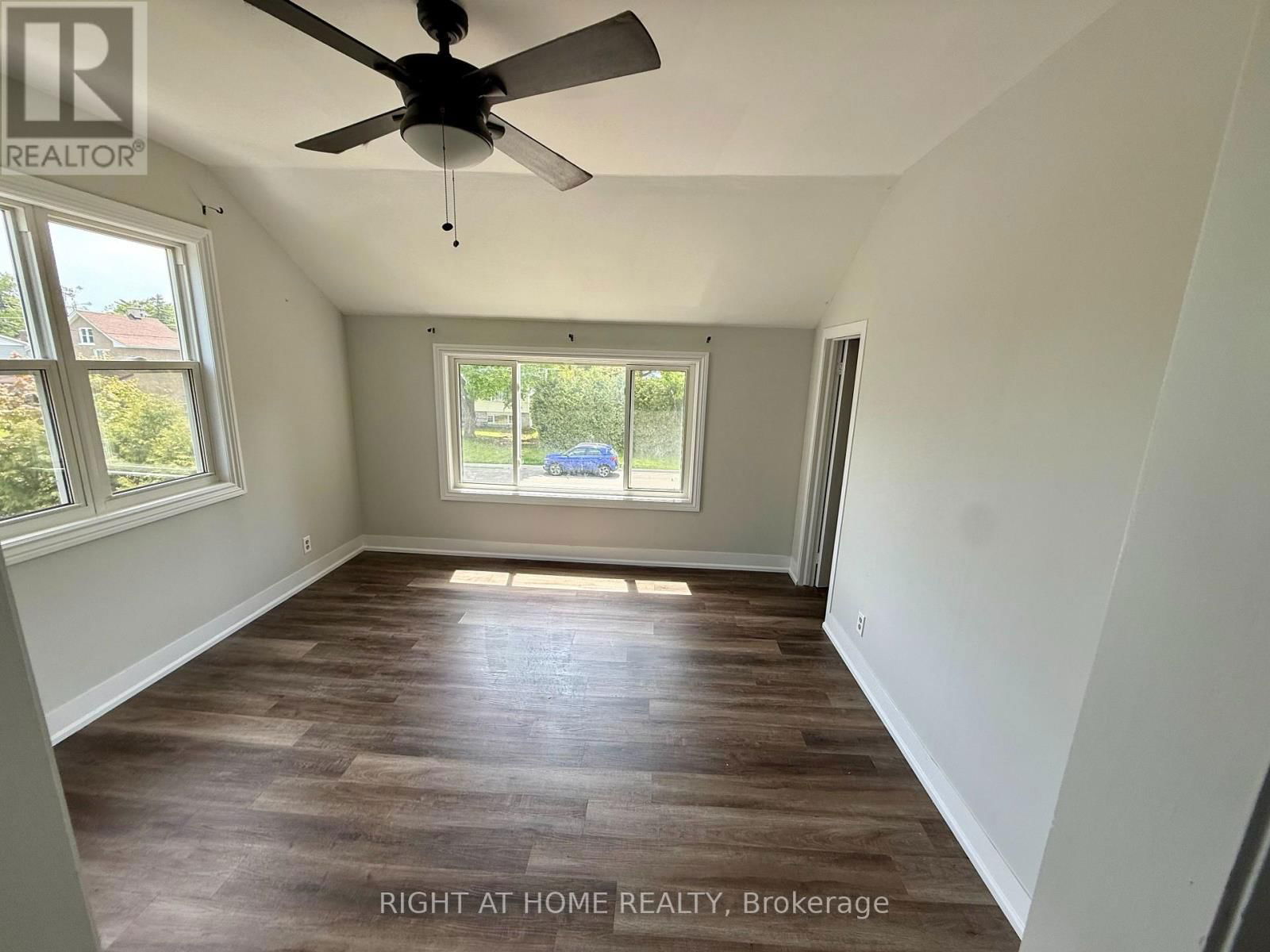 16 DUFFERIN STREET Image 3