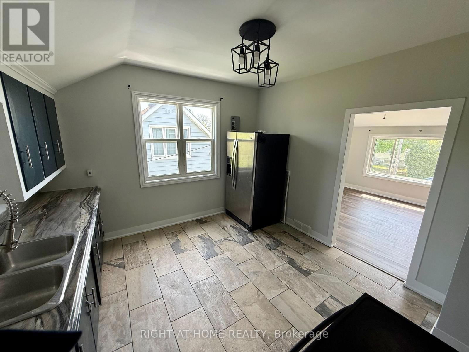 16 DUFFERIN STREET Image 5