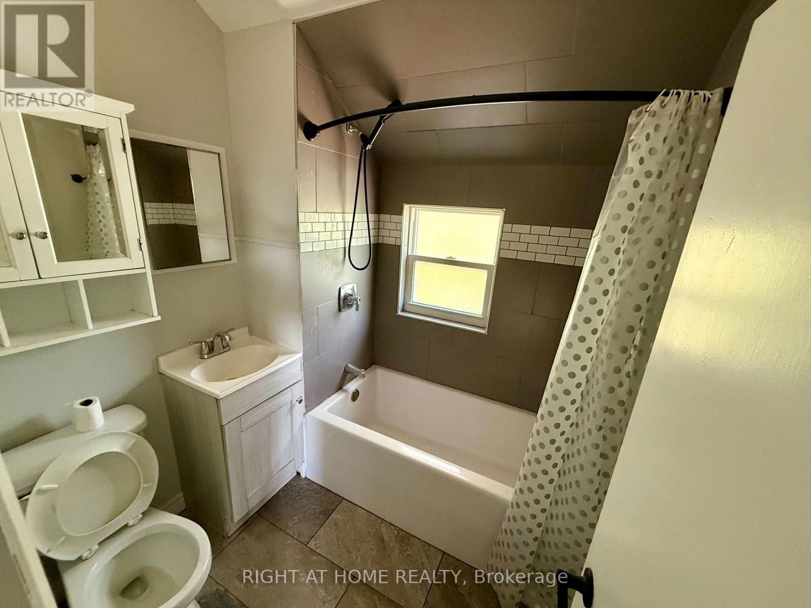 16 DUFFERIN STREET Image 6