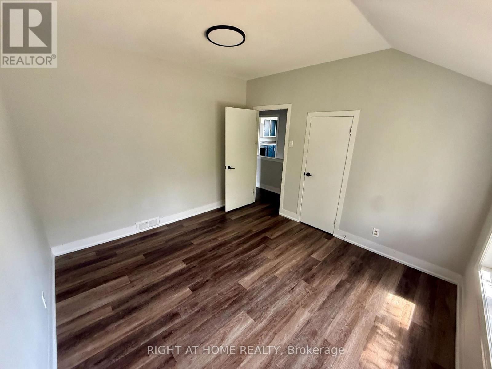 16 DUFFERIN STREET Image 7