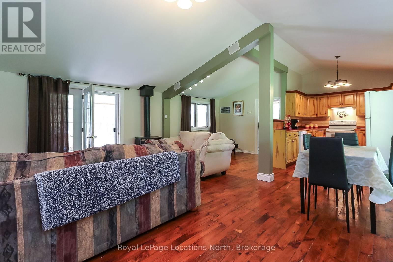 2198 CHAMPLAIN ROAD Image 11