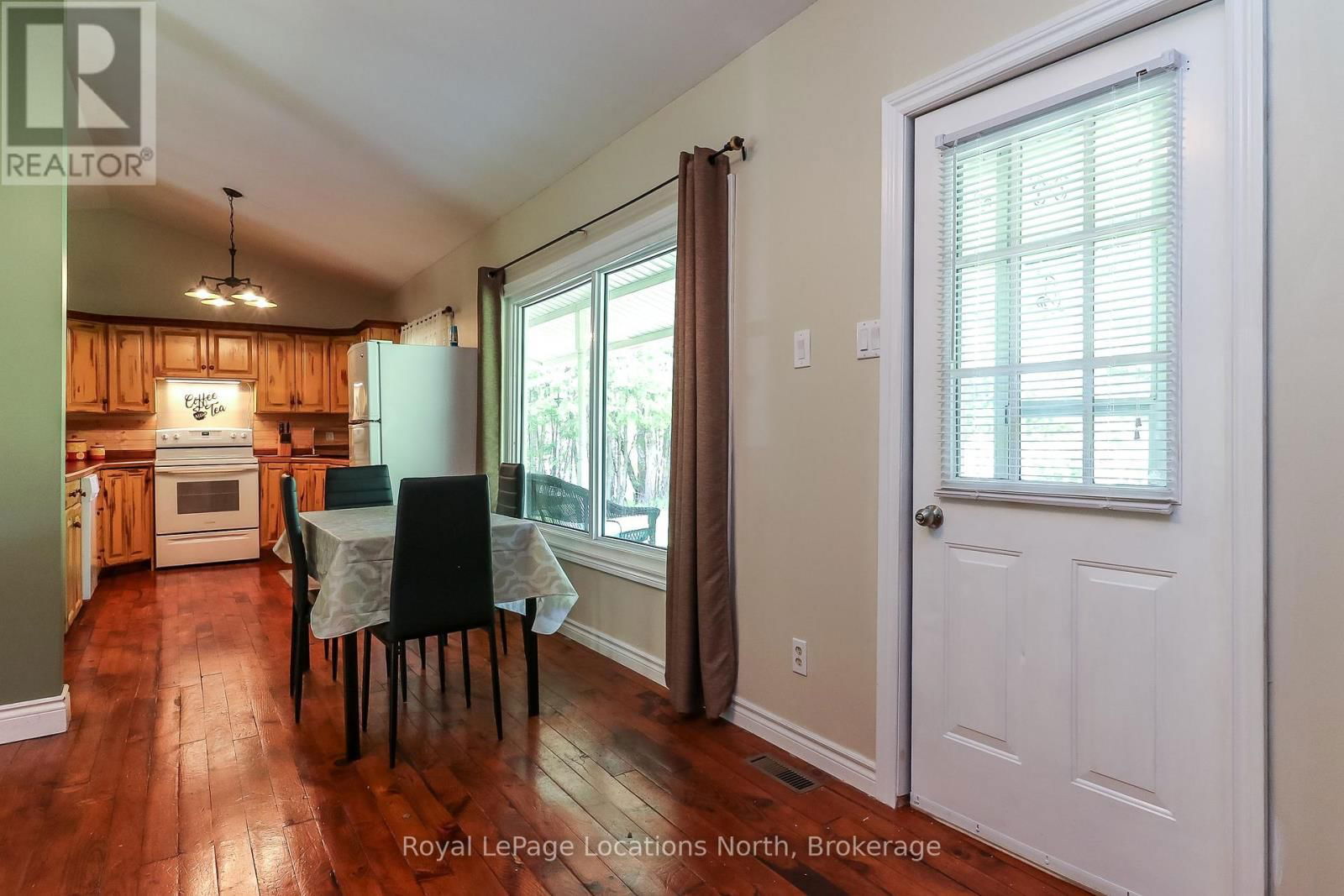 2198 CHAMPLAIN ROAD Image 12