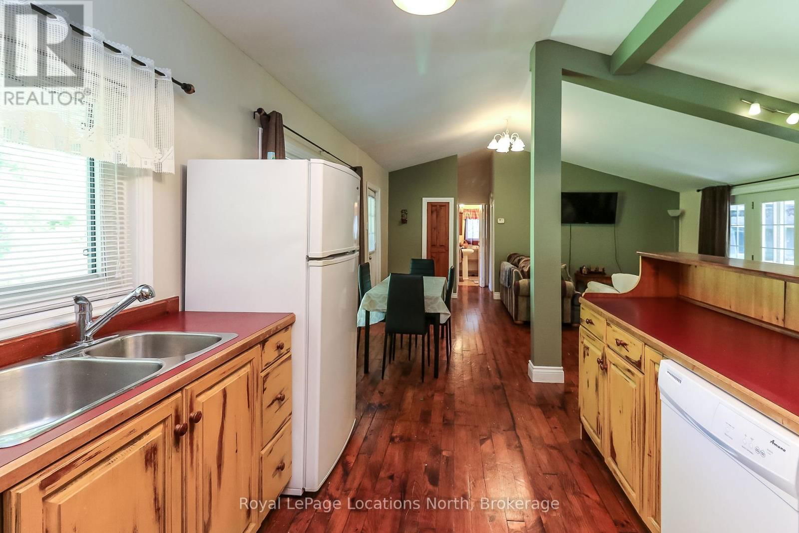 2198 CHAMPLAIN ROAD Image 17