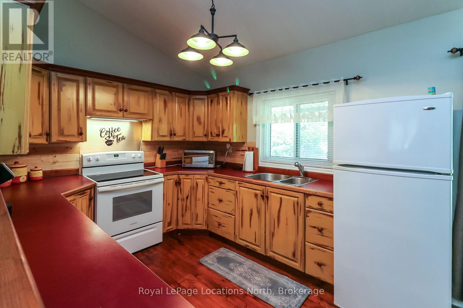 2198 CHAMPLAIN ROAD Image 18
