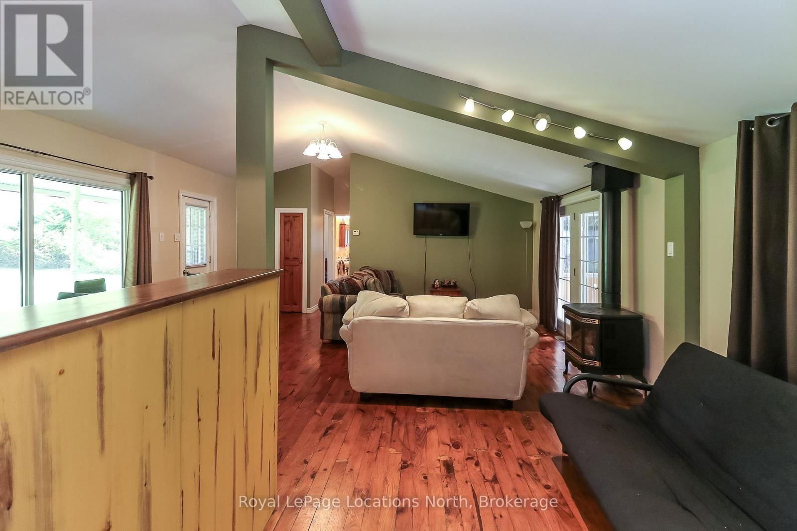 2198 CHAMPLAIN ROAD Image 19