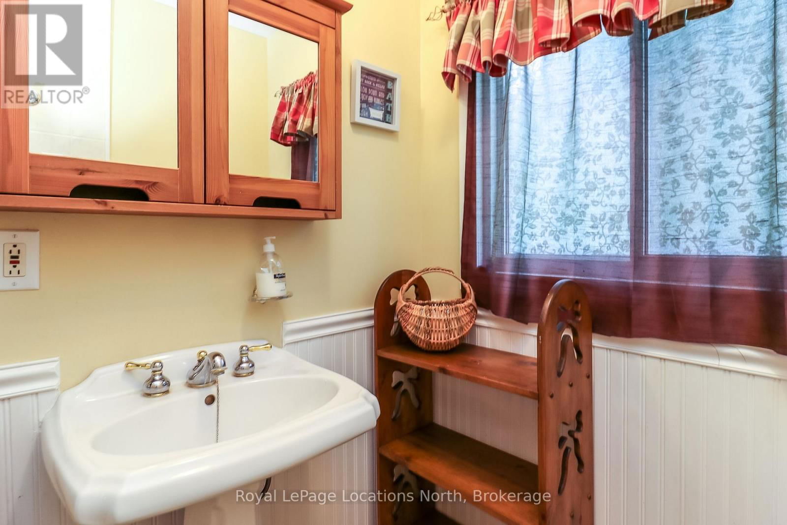 2198 CHAMPLAIN ROAD Image 23