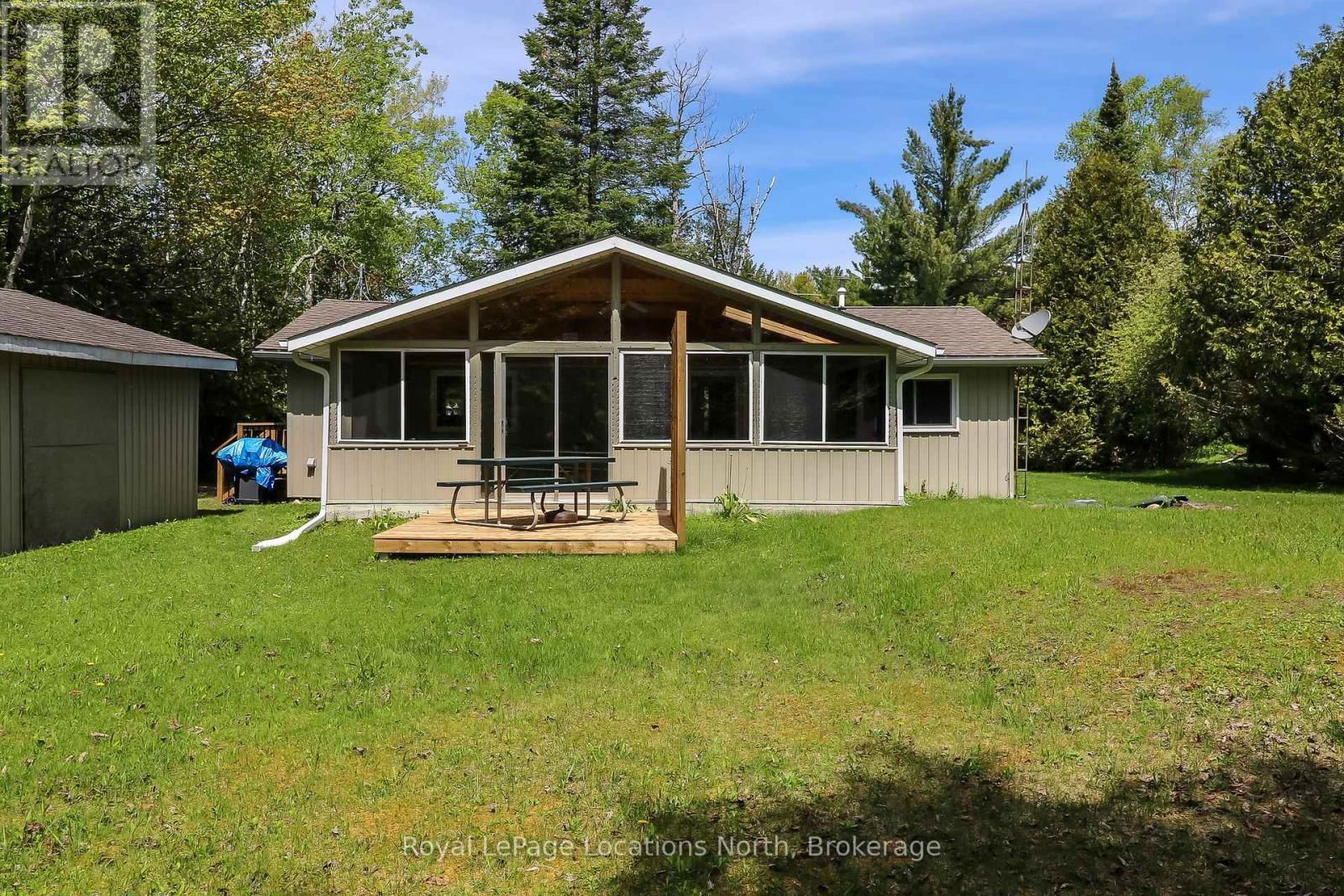2198 CHAMPLAIN ROAD Image 8