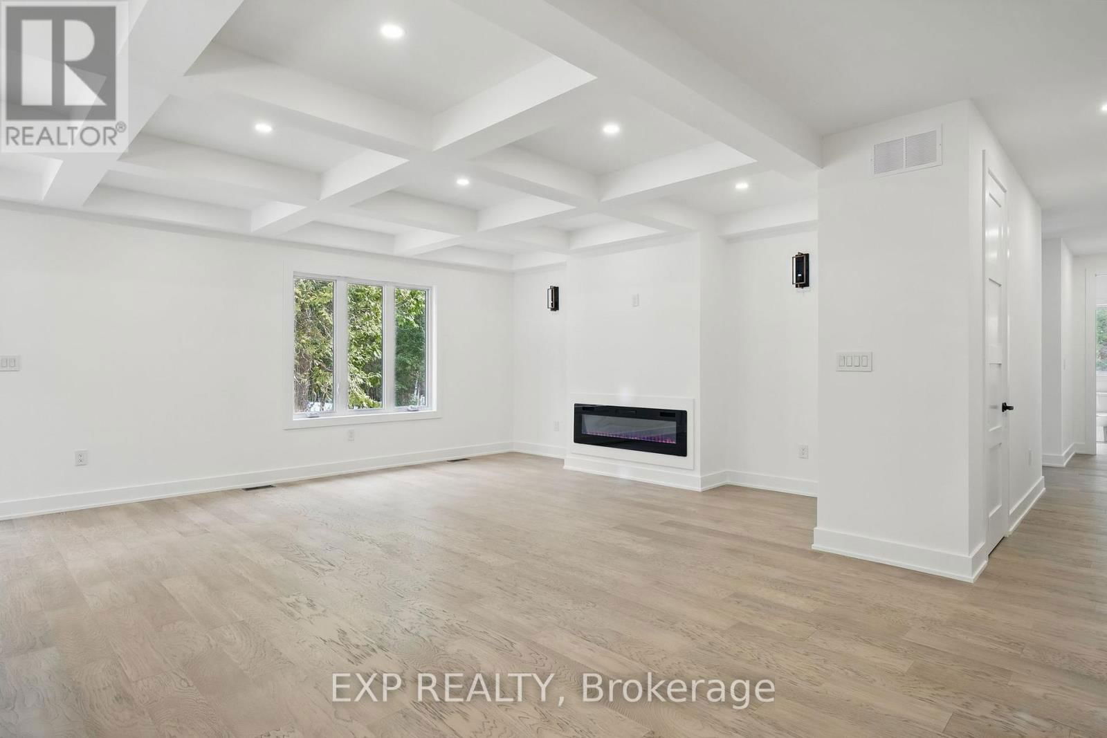 48 IROQUOIS CRESCENT Image 21