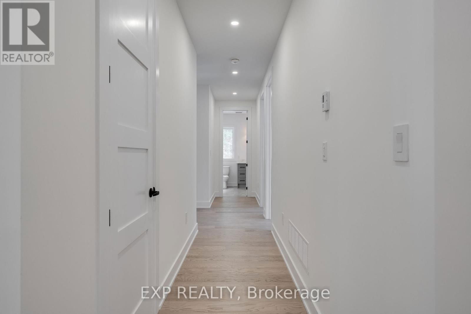 48 IROQUOIS CRESCENT Image 26