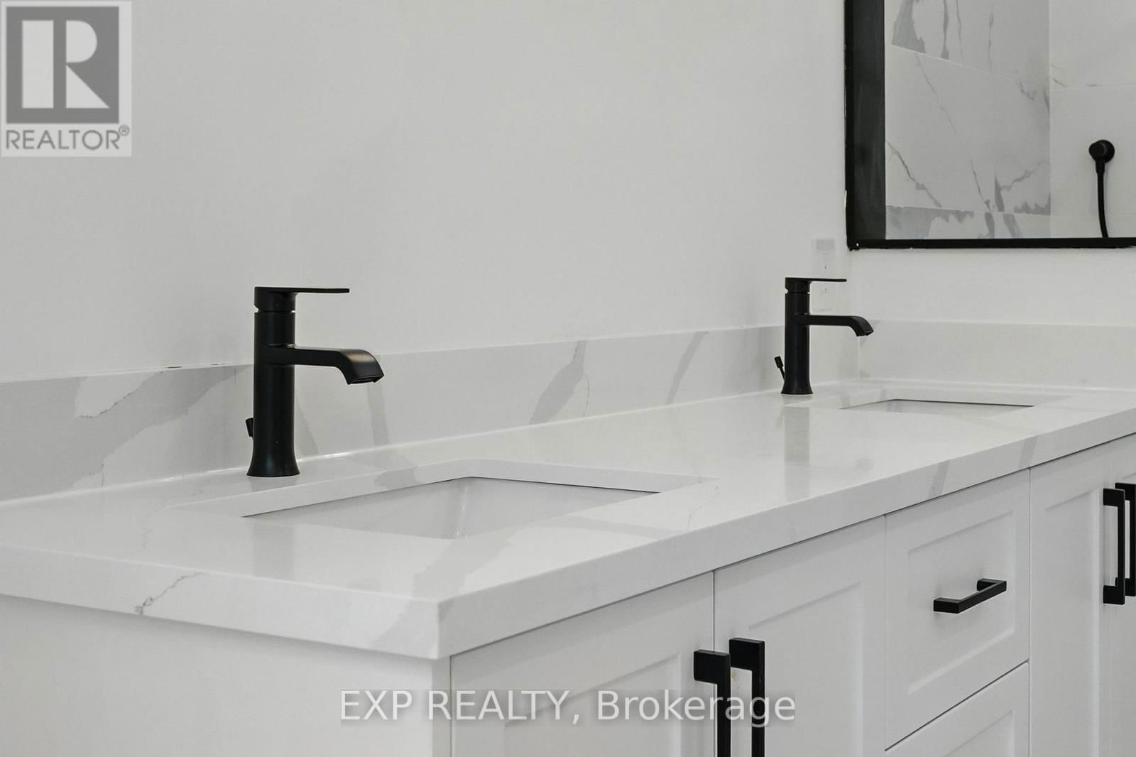 48 IROQUOIS CRESCENT Image 32