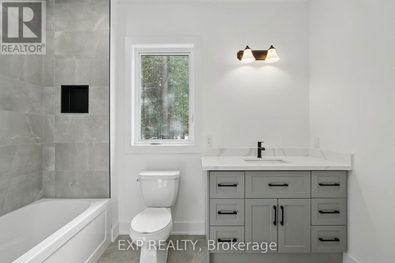 48 IROQUOIS CRESCENT Image 36
