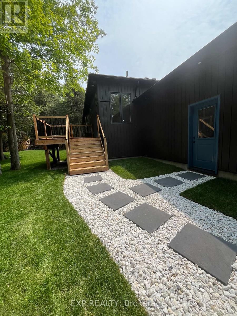 48 IROQUOIS CRESCENT Image 5