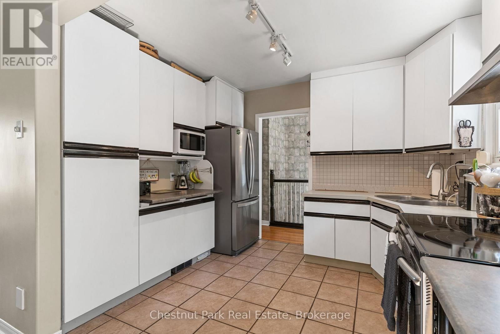 31 SAUNDERS STREET Image 13