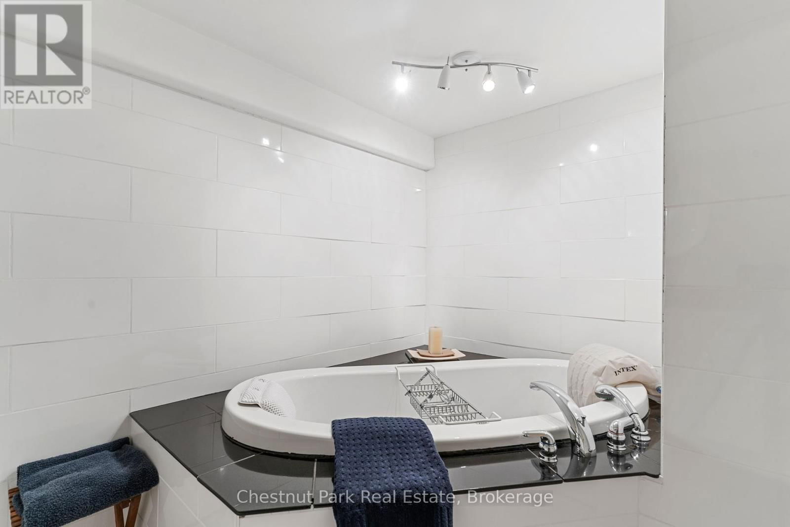31 SAUNDERS STREET Image 30