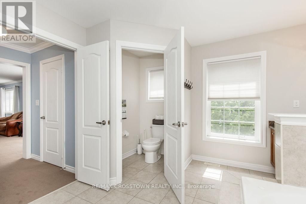 61 THE QUEENSWAY Image 31