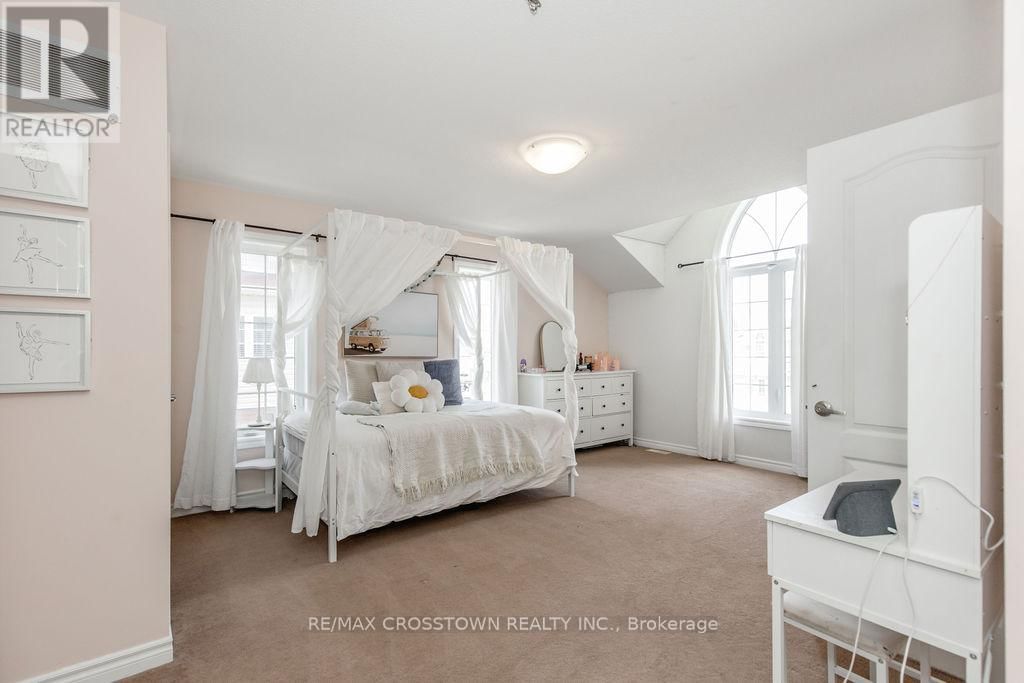 61 THE QUEENSWAY Image 34