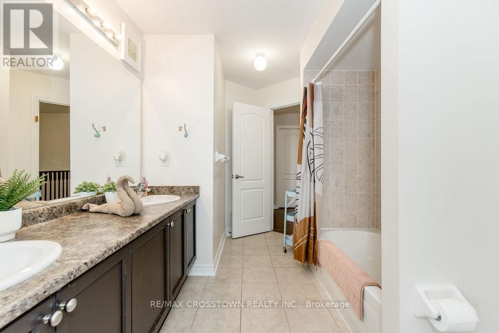 61 THE QUEENSWAY Image 36