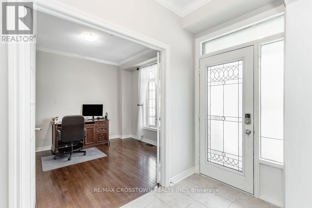 61 THE QUEENSWAY Image 4