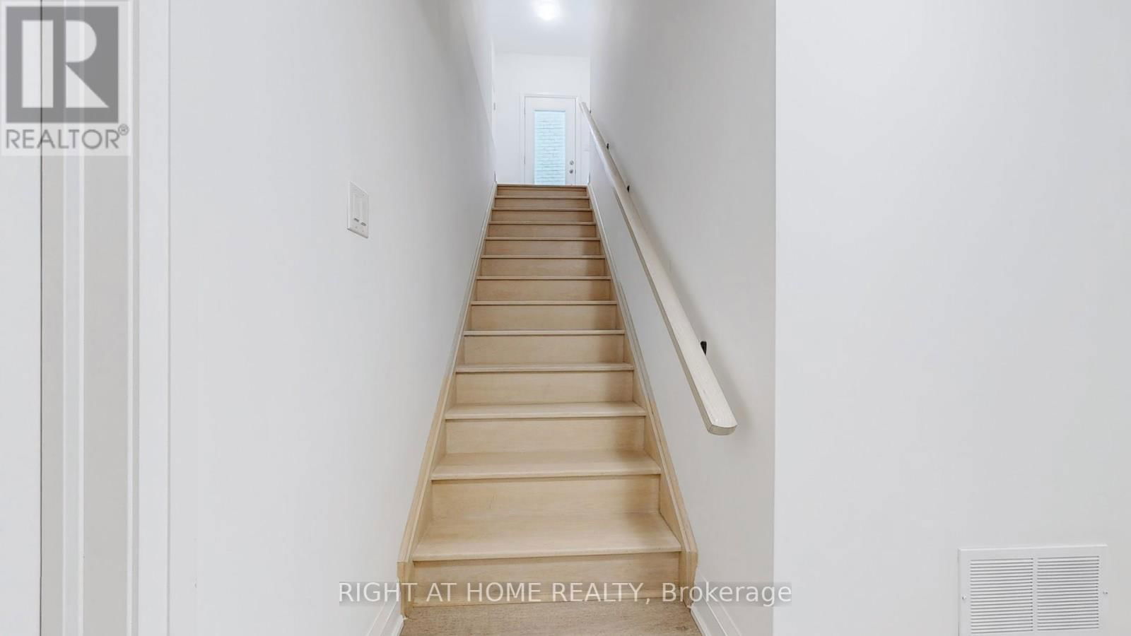 19 BARNYARD TRAIL Image 32