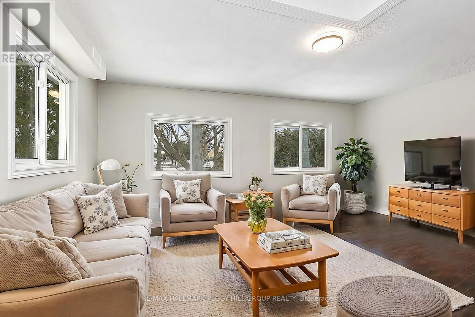 152 OWEN STREET Image 10