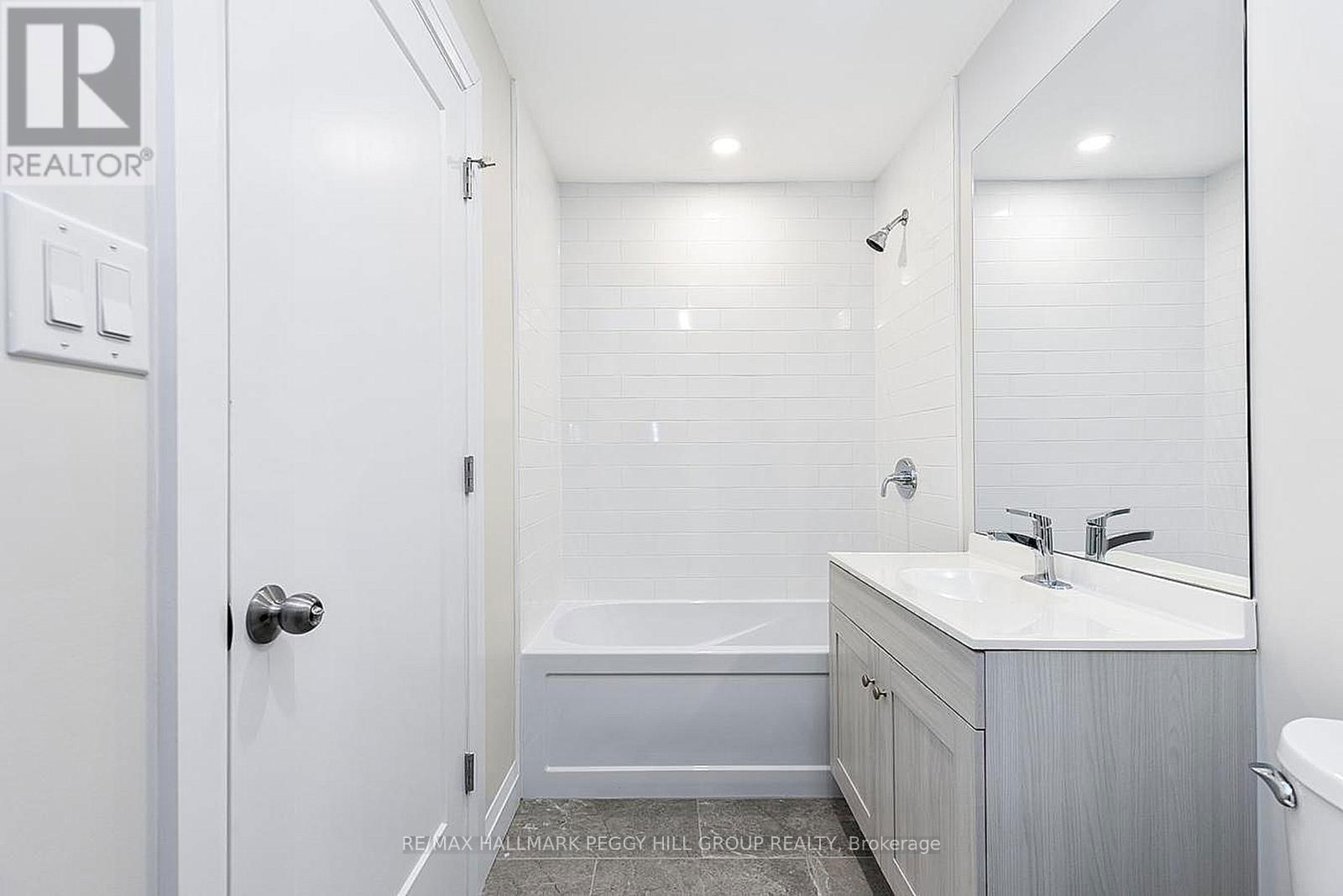 152 OWEN STREET Image 12