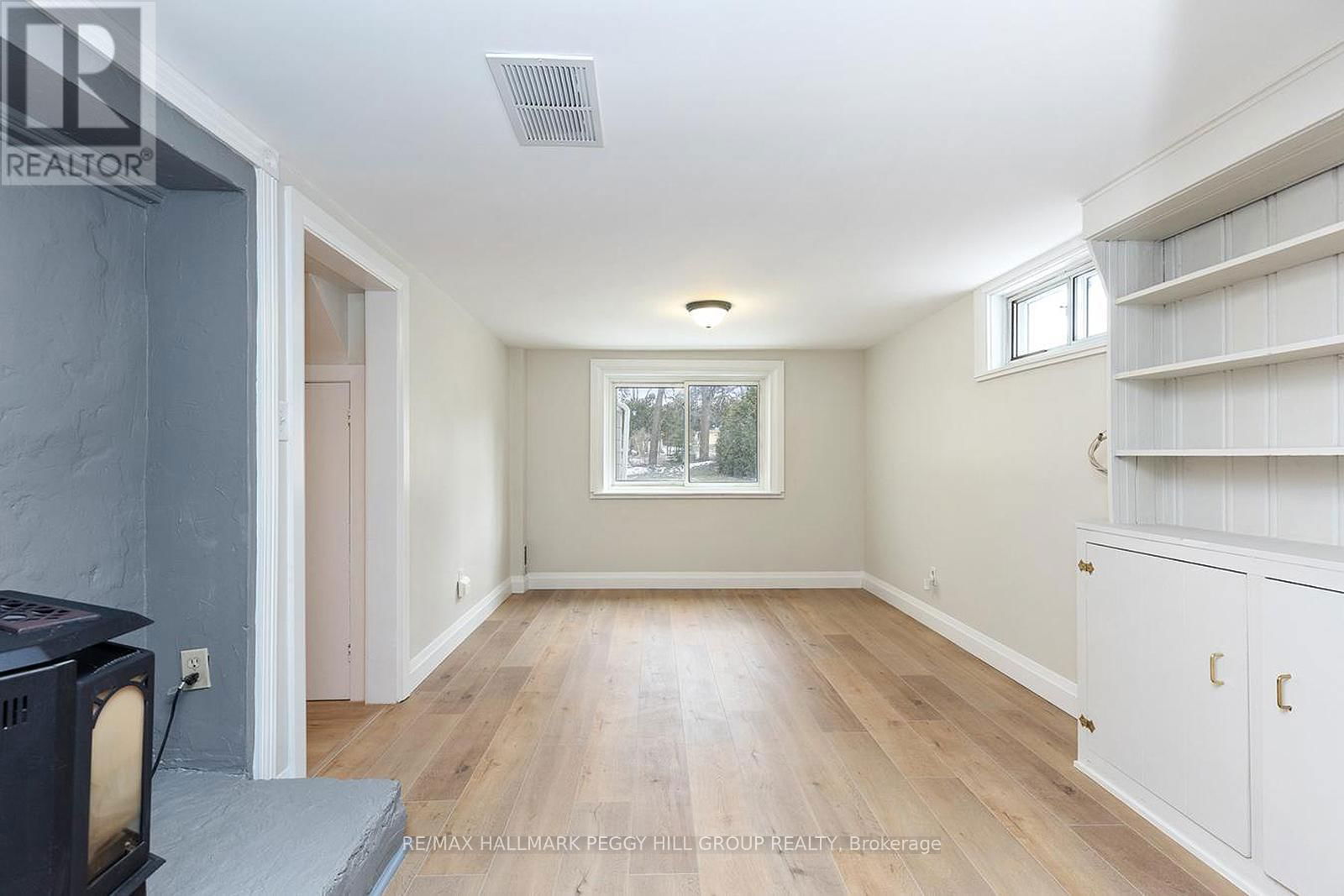 152 OWEN STREET Image 14