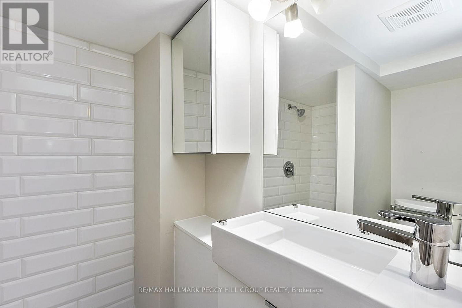 152 OWEN STREET Image 17