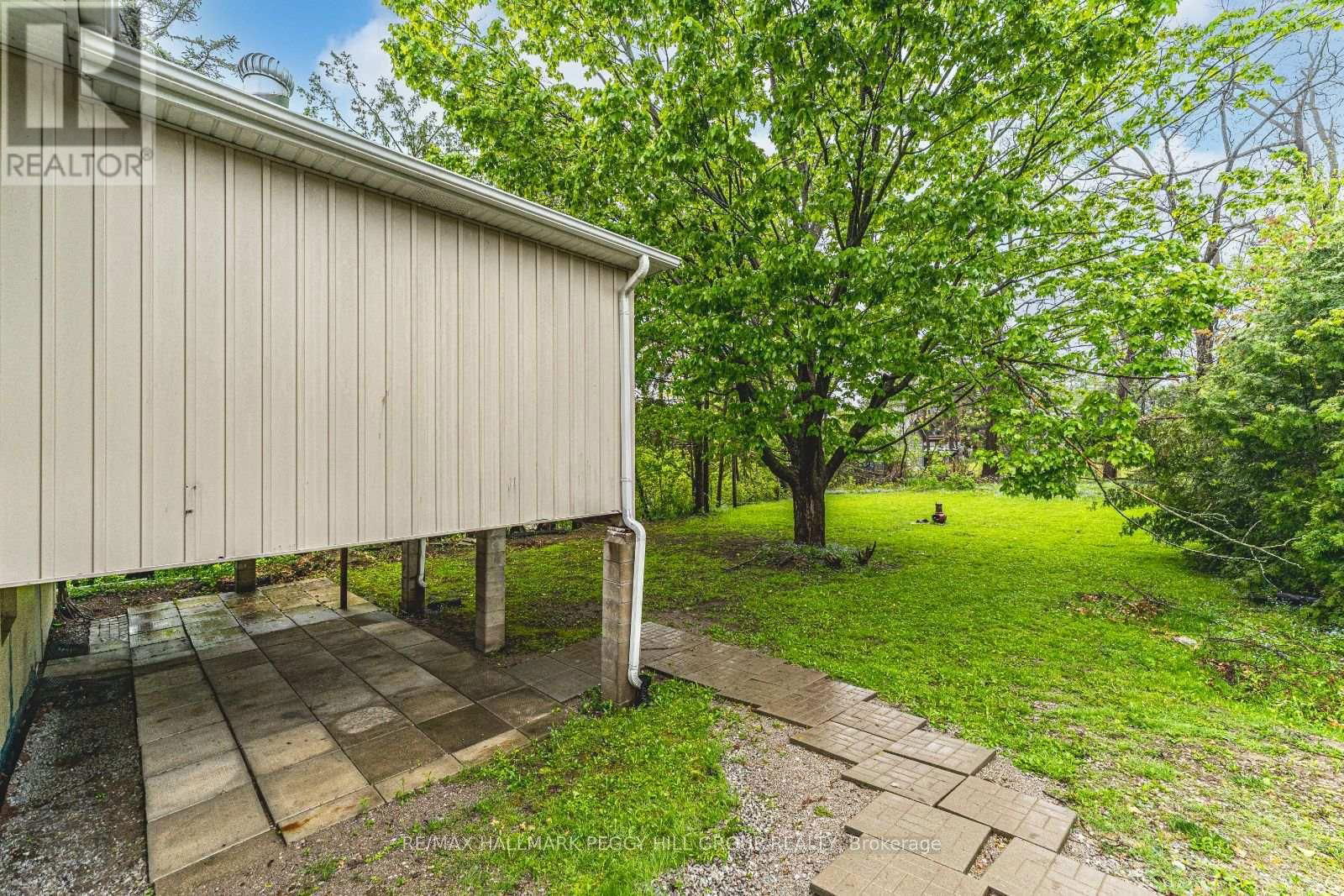 152 OWEN STREET Image 21