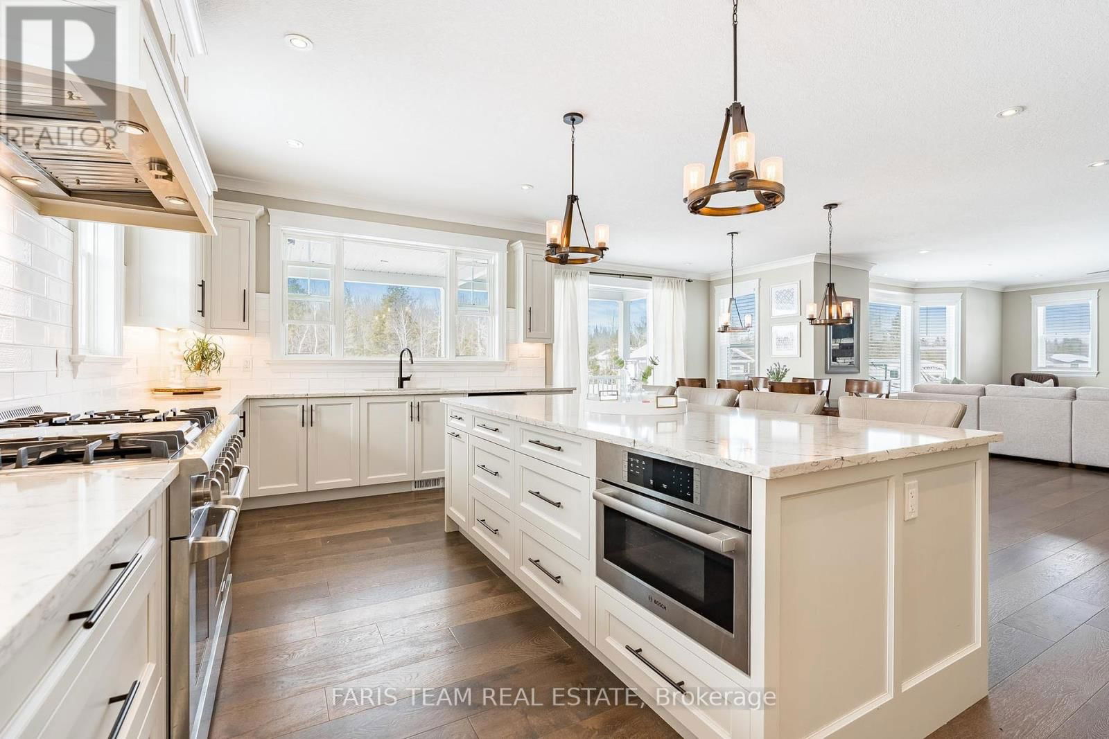 2448 STOCKDALE ROAD Image 8