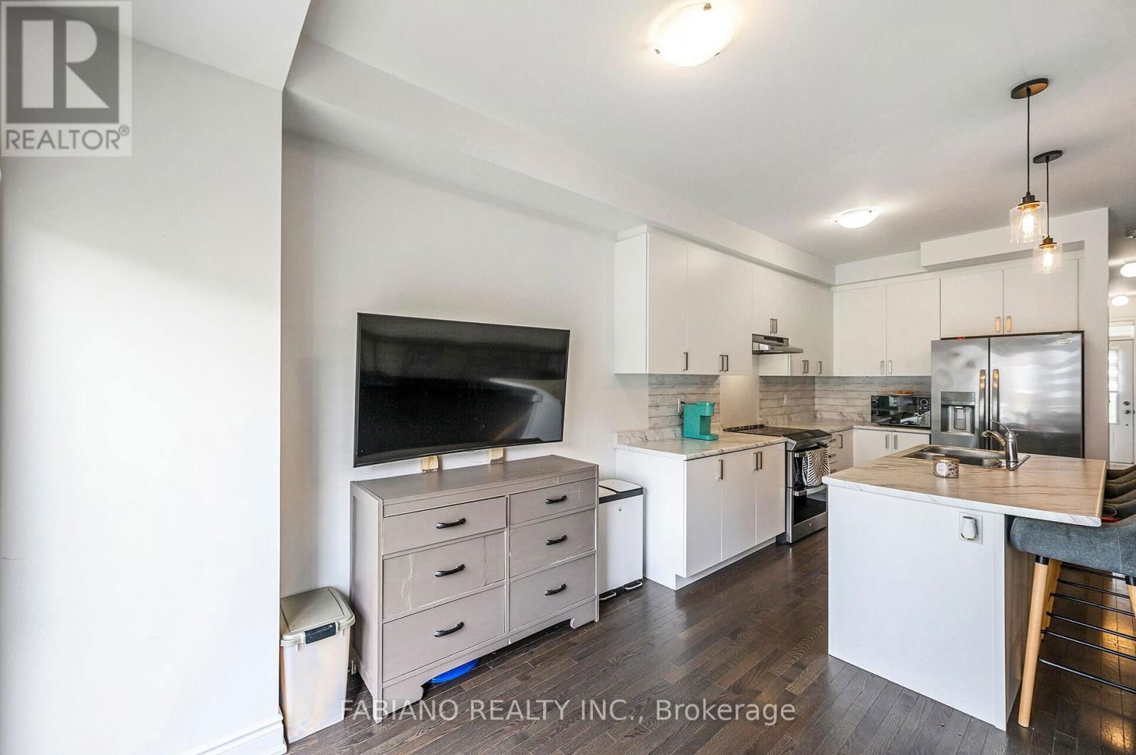 36 AUTUMN DRIVE Image 11