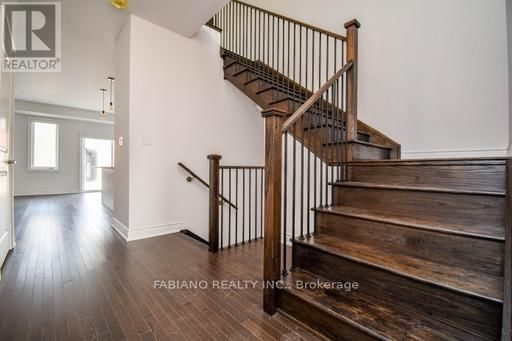 36 AUTUMN DRIVE Image 13