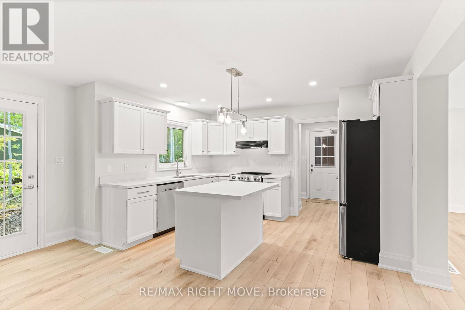 1 OJIBWAY COURT Image 17