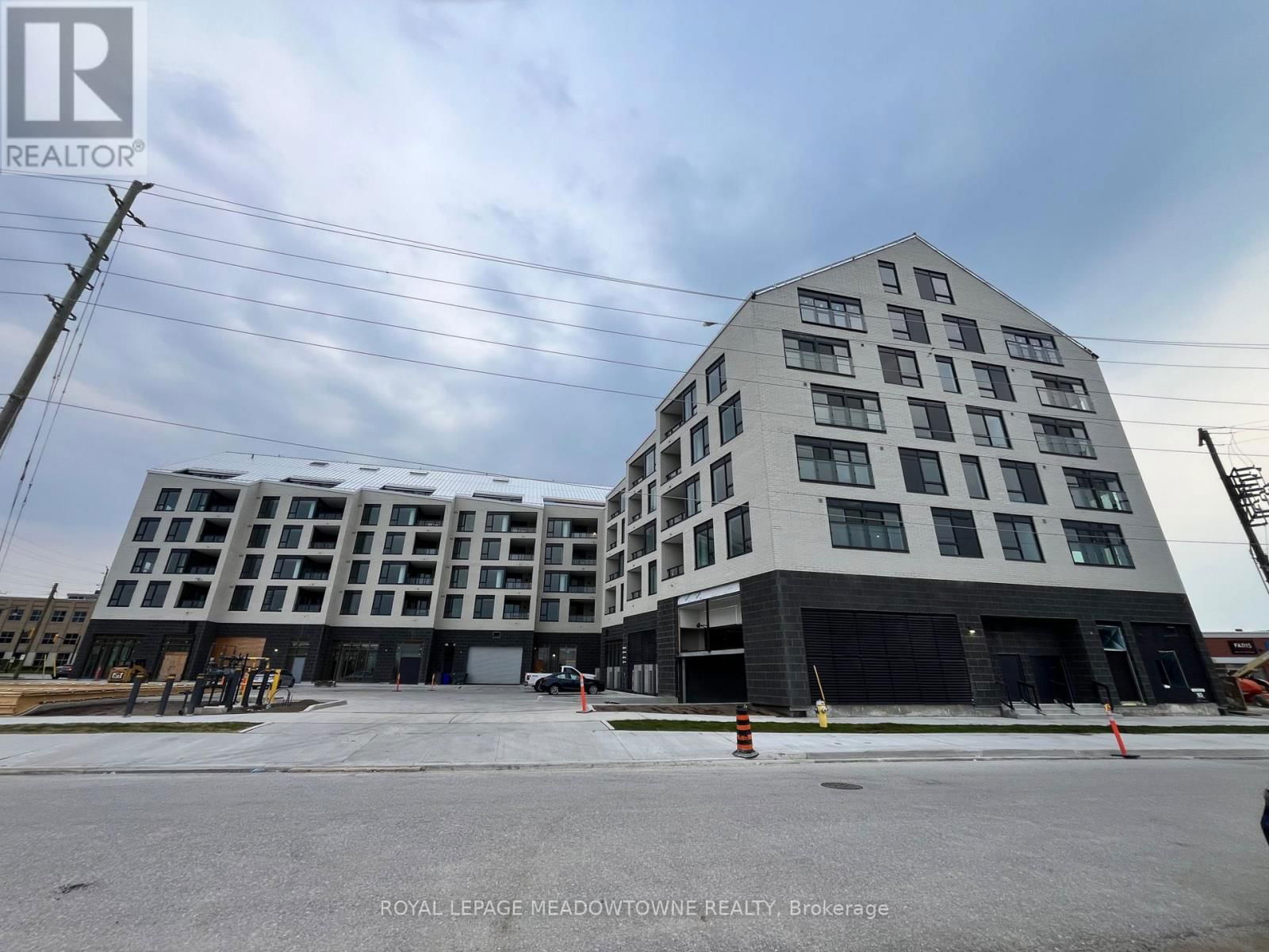 408 - 31 HURON STREET Image 18