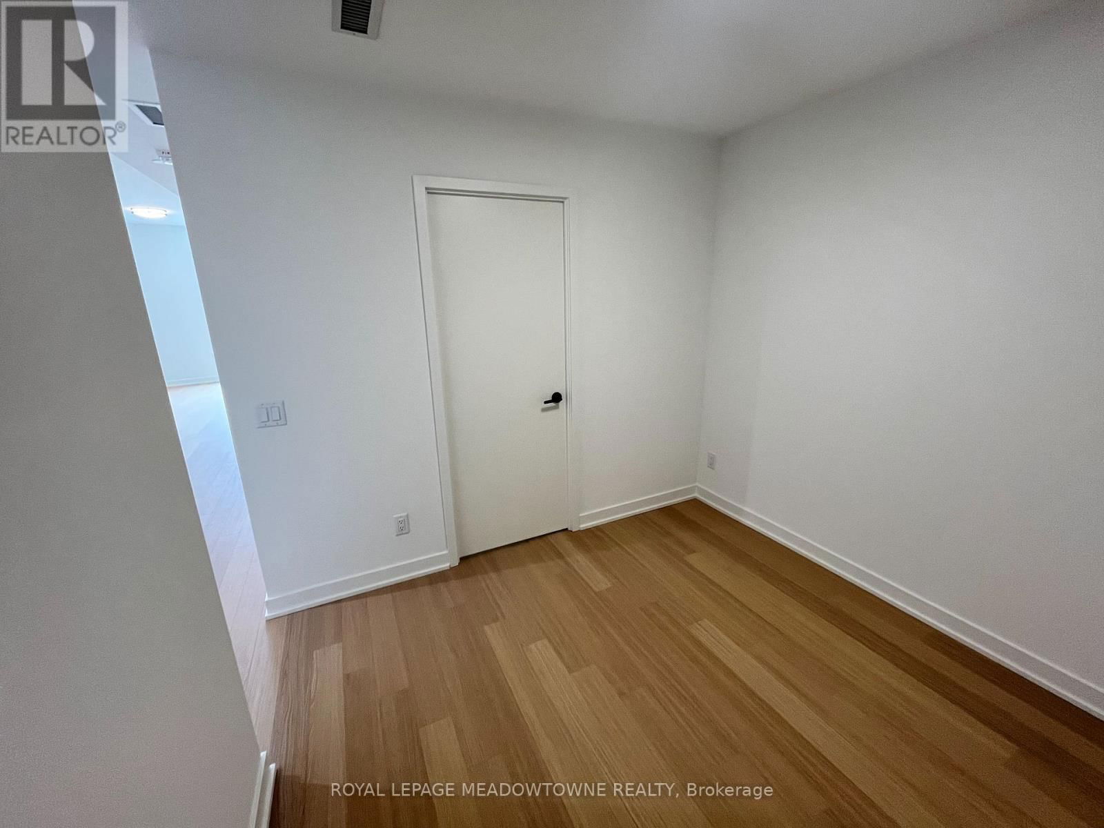 408 - 31 HURON STREET Image 7