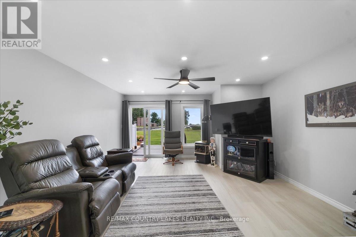9 - 3 PARADISE BOULEVARD Image 13