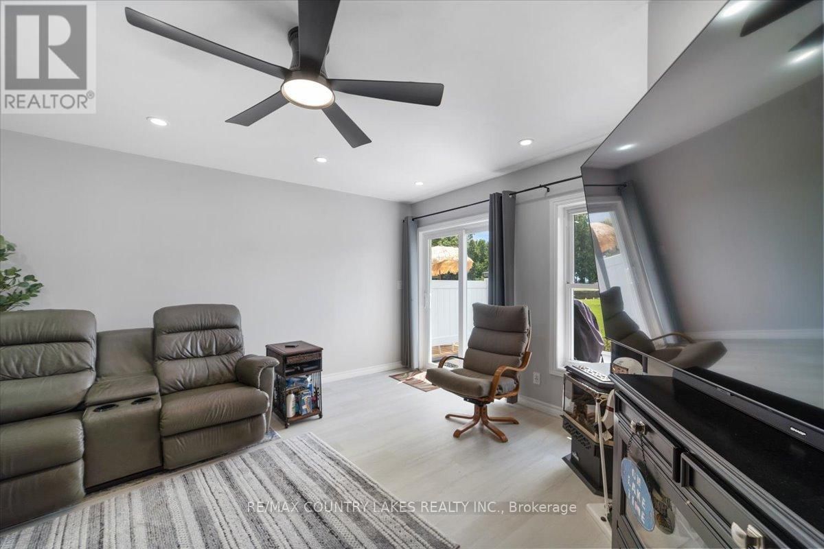 9 - 3 PARADISE BOULEVARD Image 16