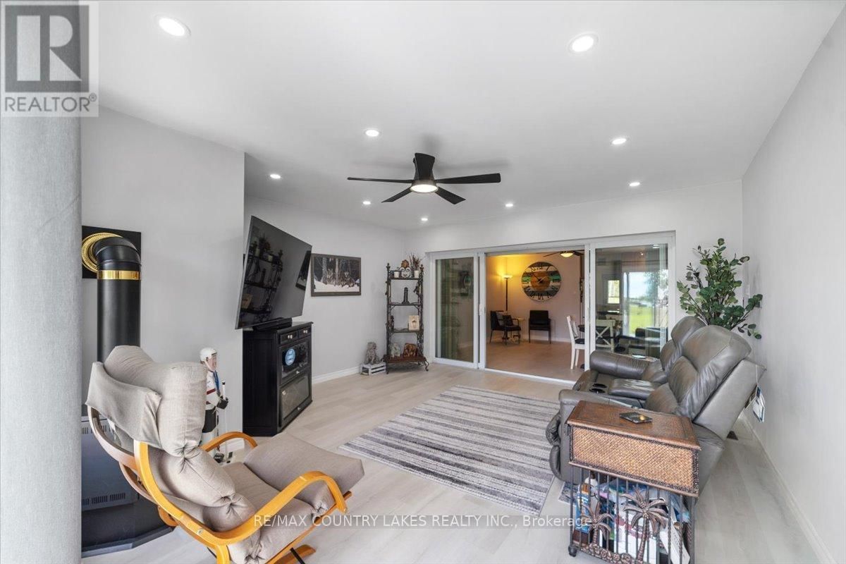 9 - 3 PARADISE BOULEVARD Image 18