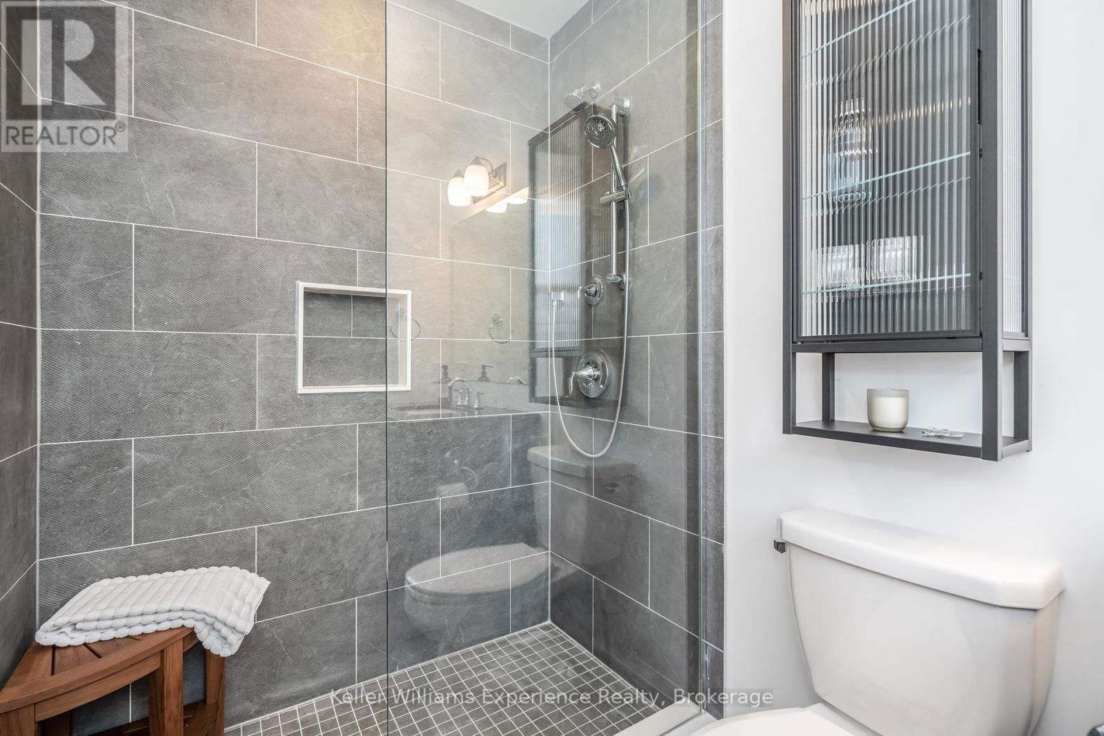 24 DANIELLE CRESCENT Image 18