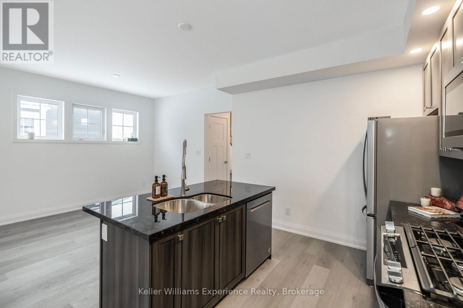 24 DANIELLE CRESCENT Image 8