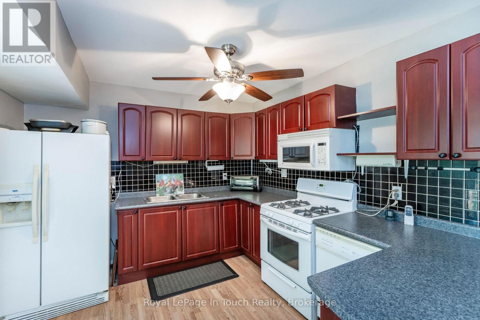 66 JOLIET CRESCENT Image 37